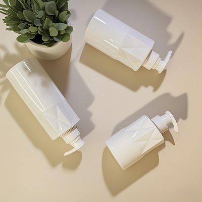 গ্লাস আকৃতির PET কসমেটিক বোতল প্রেস পাম্প এবং কাস্টম লোগো সহ, সর্বনিম্ন ৫০০০ পিস, ডেলিভারি ১৫-৩৫ দিন