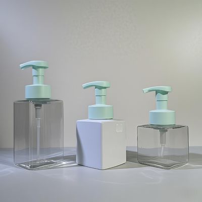 ত্বকের যত্নের প্যাকেজিংয়ের জন্য পিইটি উপাদান এবং প্রেস পাম্প সহ স্কোয়ার কসমেটিক লোশন পাম্প বোতল