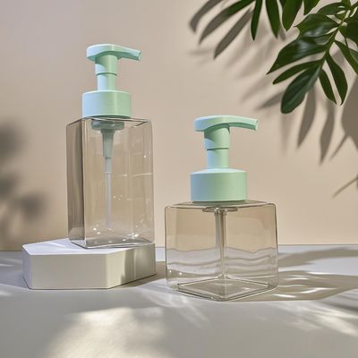 ত্বকের যত্নের প্যাকেজিংয়ের জন্য পিইটি উপাদান এবং প্রেস পাম্প সহ স্কোয়ার কসমেটিক লোশন পাম্প বোতল