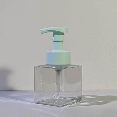 ত্বকের যত্নের প্যাকেজিংয়ের জন্য পিইটি উপাদান এবং প্রেস পাম্প সহ স্কোয়ার কসমেটিক লোশন পাম্প বোতল