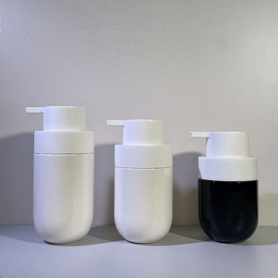 প্রেস পাম্প এবং সৌন্দর্য প্যাকেজিং জন্য কাস্টম রঙ সিল্ক স্ক্রিন প্রিন্টিং সঙ্গে ফ্যাট গোলাকার আকৃতির পিইটি কসমেটিক বোতল