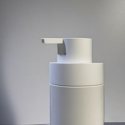 প্রেস পাম্প এবং সৌন্দর্য প্যাকেজিং জন্য কাস্টম রঙ সিল্ক স্ক্রিন প্রিন্টিং সঙ্গে ফ্যাট গোলাকার আকৃতির পিইটি কসমেটিক বোতল