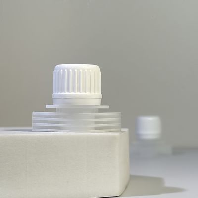 পোর্টেবল এবং টেকসই 16 মিমি পিই প্লাস্টিকের স্ক্রু ক্যাপ ফ্লিপ টপ স্পাউট ক্যাপ সহ খাদ্য গ্রেড নিরাপদ রিম পানীয়ের জন্য নমনীয় প্যাকেজিং