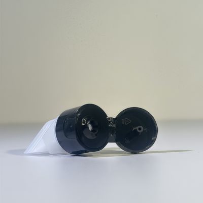 নমনীয় স্যানিটাইজার এবং প্রসাধনী প্যাকেজিংয়ের জন্য পোর্টেবল এবং টেকসই ৩মিমি ফ্লিপ টপ স্ক্রু ক্যাপ, ১৬মিমি স্পাউট সহ